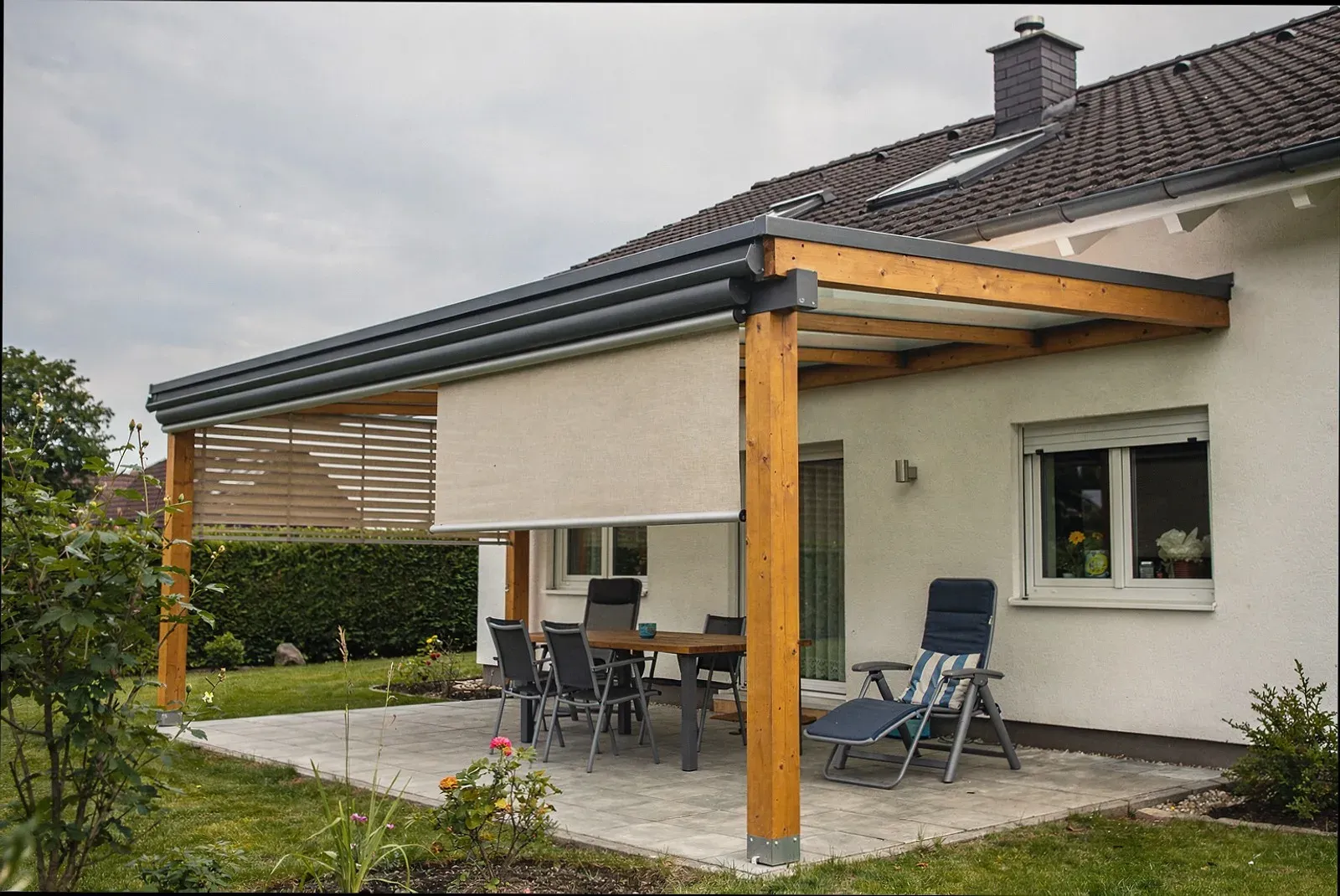 Terrassenüberdachung mit Beschattungssystem in Essen